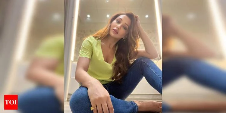 Mimi Chakraborty’s message on breaking barriers against stigmas and stereotypes, watch video | Bengali Movie News